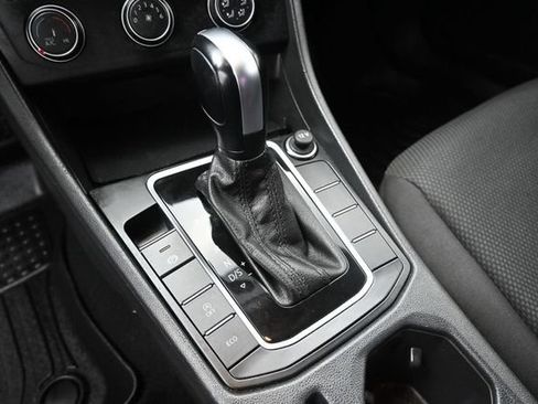 Used 2020 Volkswagen Jetta R-Line FWD image 18