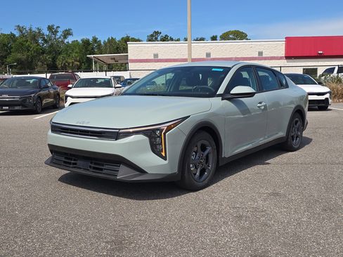 New 2026 Kia K4 FWD image 4