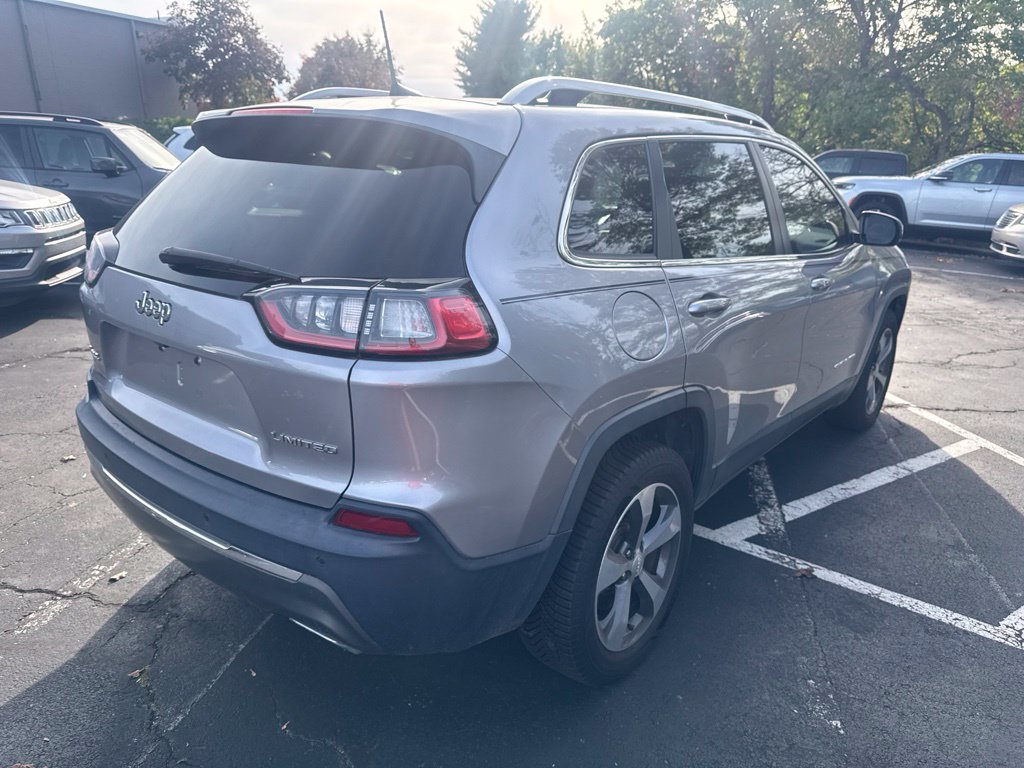 Used 2019 Jeep Cherokee Limited w/ Luxury Group AWD/4WD image 5
