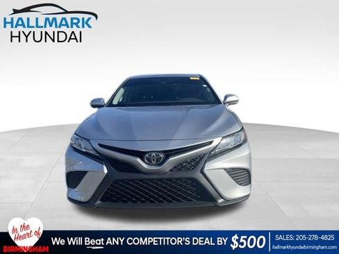 Used 2019 Toyota Camry SE FWD image 1