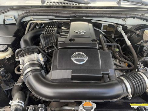 Used 2014 Nissan Frontier SV w/ SV Value Truck Package RWD image 9