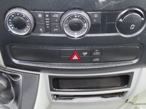 Used 2016 Mercedes-Benz Sprinter 2500 image 20