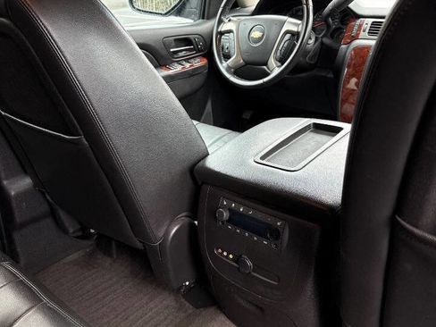 Used 2013 Chevrolet Suburban LT w/ Luxury Package image 18