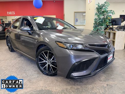 Used 2023 Toyota Camry SE FWD image 1