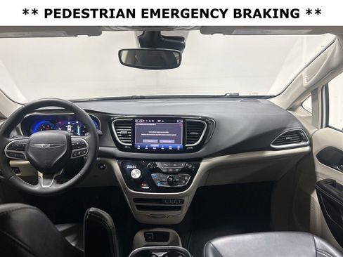 Certified 2023 Chrysler Pacifica Touring-L FWD image 10