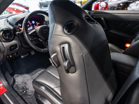 Used 2023 Nissan GT-R Premium w/ Premium Interior Package AWD/4WD image 48
