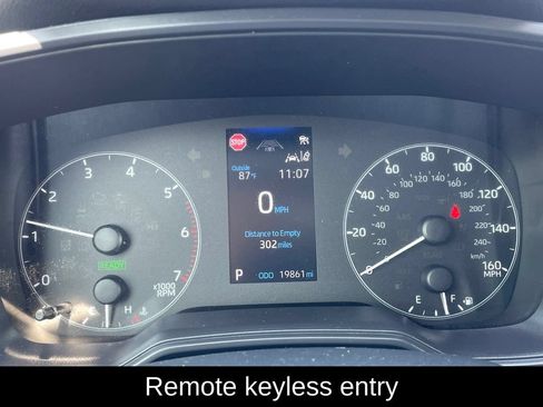 Used 2025 Toyota Corolla LE AWD/4WD image 17