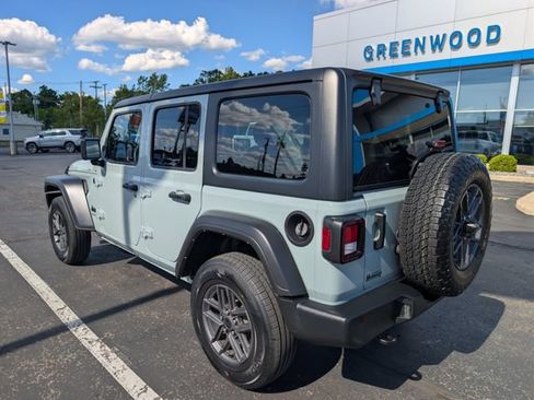 Used 2024 Jeep Wrangler Unlimited Sport AWD/4WD image 3