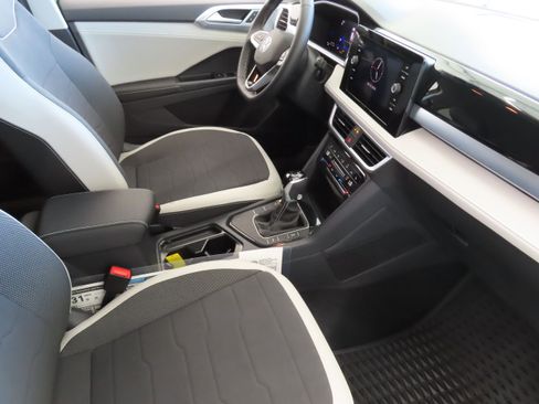 New 2025 Volkswagen Taos SE image 25