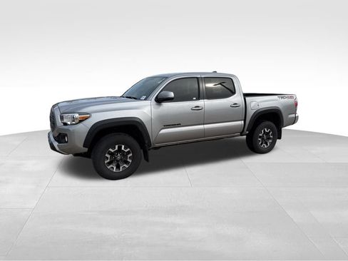 Used 2021 Toyota Tacoma TRD Off-Road image 12