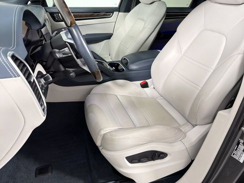 Certified 2022 Porsche Cayenne E-Hybrid Coupe AWD/4WD image 5
