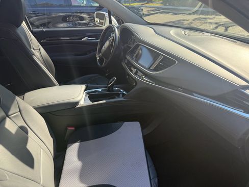 Used 2020 Buick Enclave Essence image 6