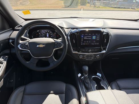 Used 2023 Chevrolet Traverse High Country image 24