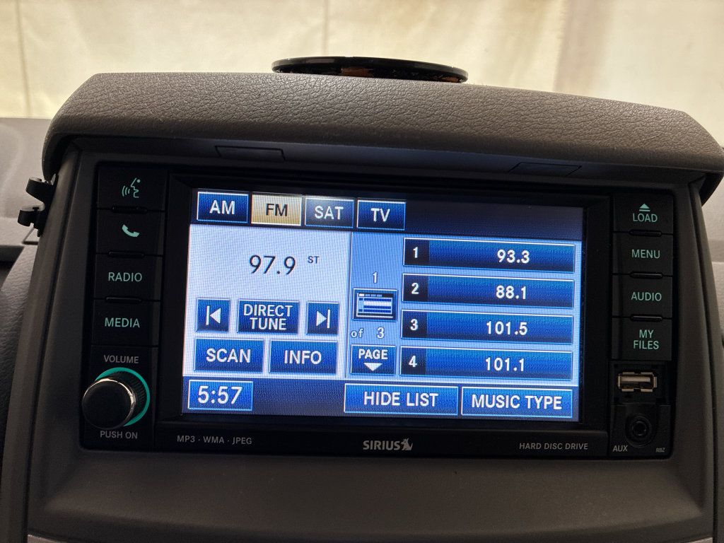 Used 2010 Chrysler Town & Country Limited w/ Entertainment Group #3 FWD image 15