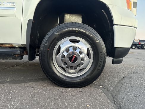 Used 2014 GMC Sierra 3500 Denali image 9