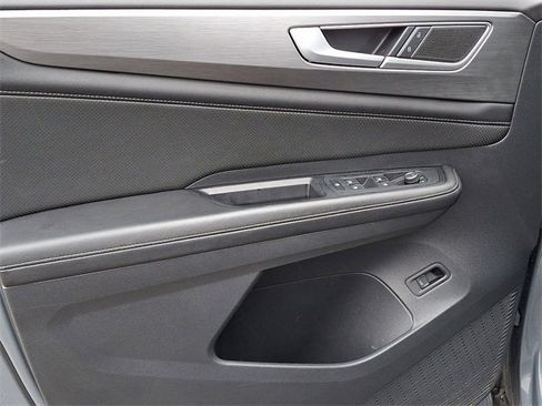 Used 2024 Volkswagen Atlas Cross Sport SE w/ Panoramic Sunroof Package image 12