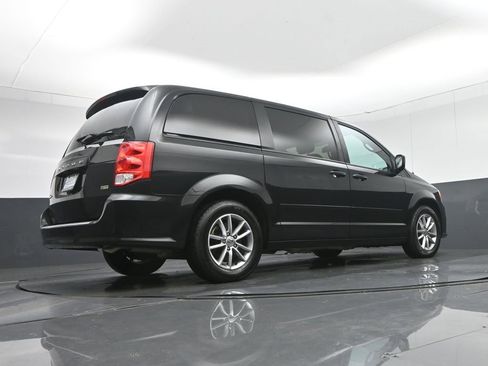 Used 2016 Dodge Grand Caravan SE image 57