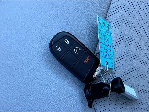 Used 2022 Jeep Compass Limited image 11