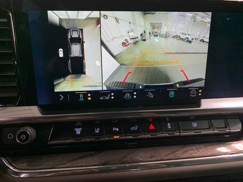 Used 2025 Chevrolet Silverado 3500 LTZ w/ LTZ Convenience Package image 5