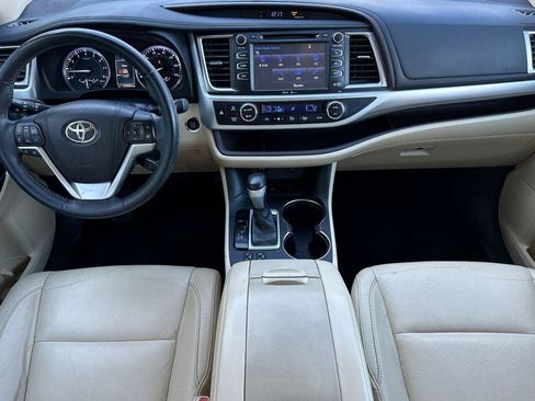 Used 2015 Toyota Highlander XLE image 14