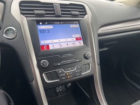 Used 2019 Ford Fusion SE image 15