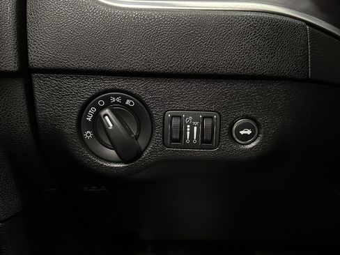 Used 2019 Dodge Charger SXT image 21