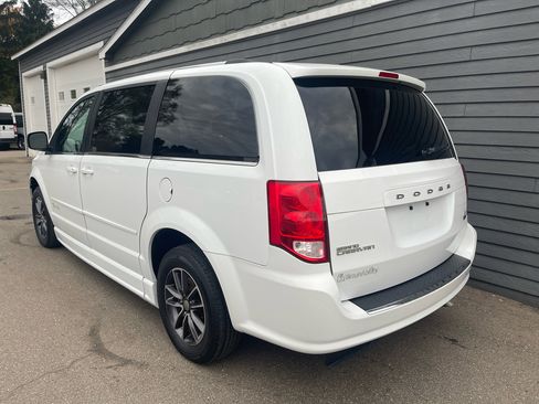Used 2017 Dodge Grand Caravan SXT image 12