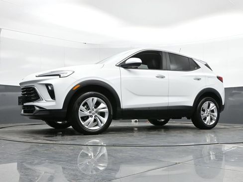 Used 2025 Buick Encore GX Preferred AWD/4WD image 42