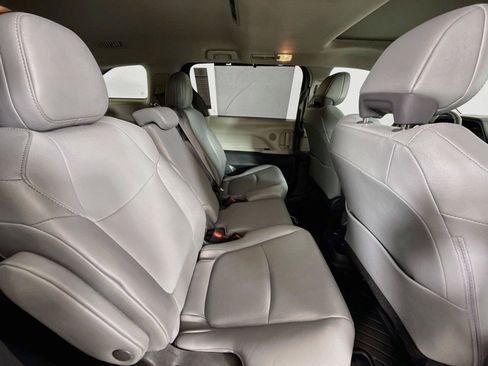 Certified 2024 Toyota Sienna XLE FWD image 42