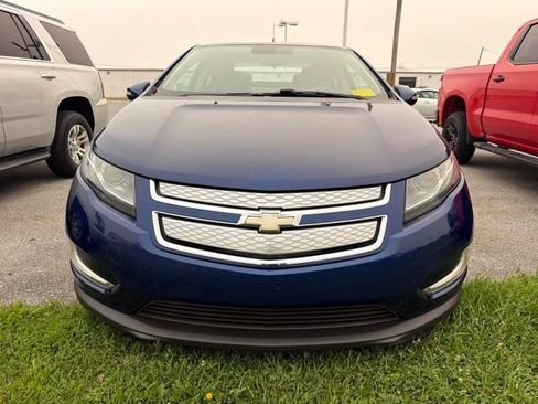 Used 2013 Chevrolet Volt FWD image 2