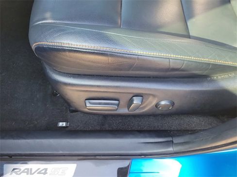 Used 2017 Toyota RAV4 SE image 12