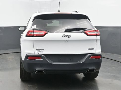 Used 2016 Jeep Cherokee Latitude w/ Cold Weather Group AWD/4WD image 5