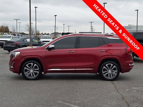 Used 2020 GMC Terrain Denali w/ Denali Premium Package image 3
