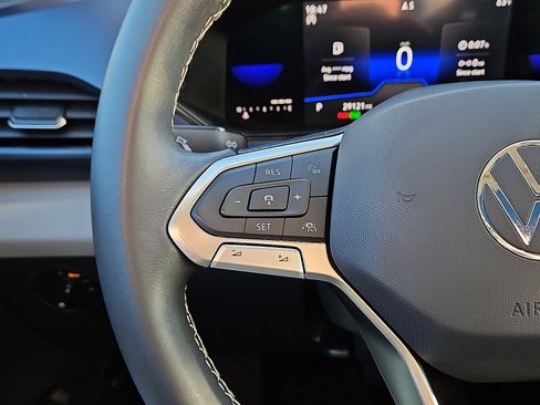 Used 2022 Volkswagen Taos SE image 17