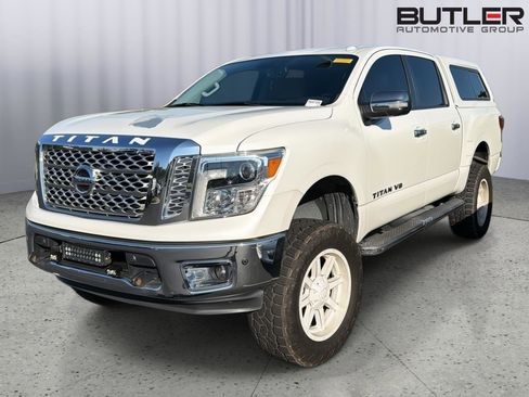 Used 2018 Nissan Titan SL AWD/4WD image 2