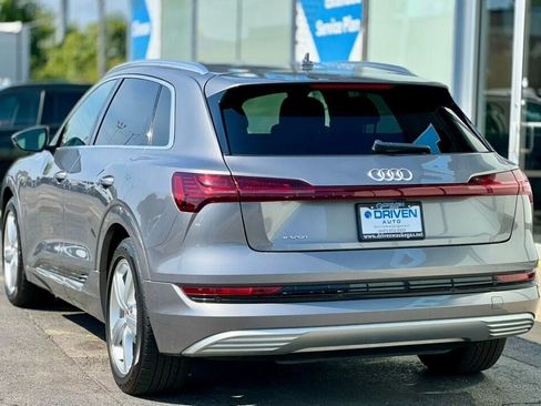 Used 2019 Audi e-tron Prestige w/ Prestige Package image 3