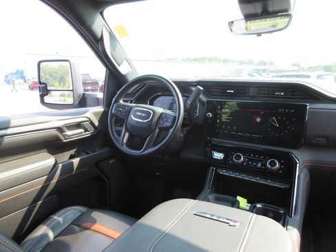 Used 2025 GMC Sierra 2500 AT4 w/ AT4 Premium Plus Package AWD/4WD image 28