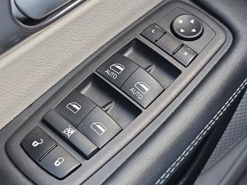 Used 2024 Chrysler Pacifica Limited FWD image 21