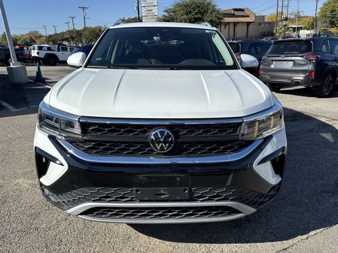 Used 2024 Volkswagen Taos SE image 8