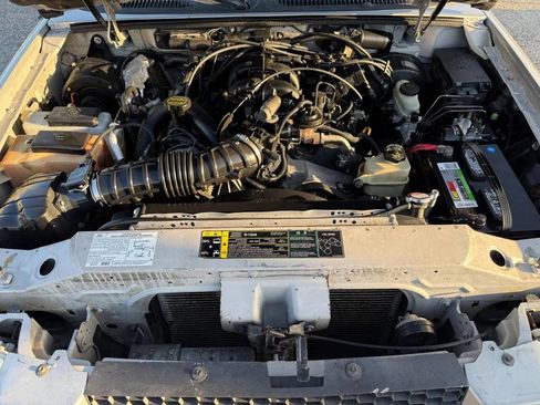 Used 2005 Ford Explorer Sport Trac XLT RWD image 17