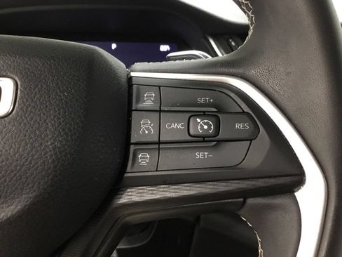Used 2023 Jeep Grand Cherokee Laredo AWD/4WD image 35