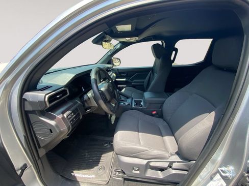 Used 2025 Toyota Tacoma SR5 AWD/4WD image 9
