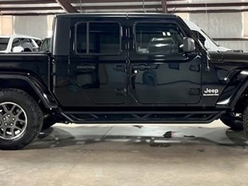 Used 2021 Jeep Gladiator Overland image 2