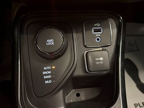 Used 2017 Jeep Compass Limited image 14