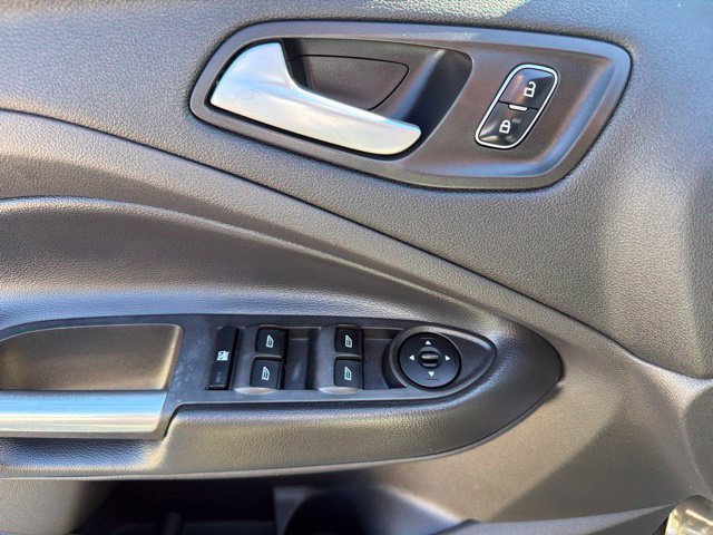 Used 2017 Ford Escape SE w/ SE Cold Weather Package AWD/4WD image 12