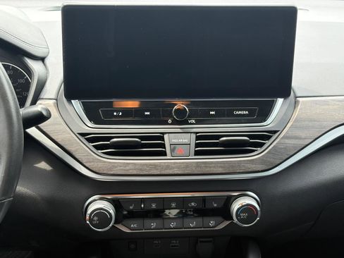 Used 2024 Nissan Altima 2.5 SV w/ SV Premium Package FWD image 25