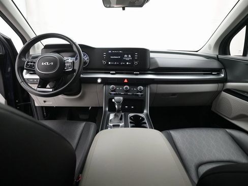 Certified 2024 Kia Carnival LX image 5