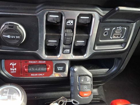Used 2022 Jeep Wrangler Unlimited Rubicon 4xe w/ Cold Weather Group AWD/4WD image 25