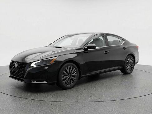 Used 2025 Nissan Altima 2.5 SV image 3