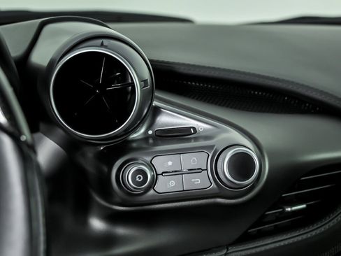 Used 2020 Ferrari F8 Tributo RWD image 31
